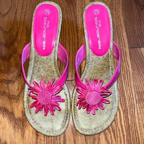 No boundaries shoe daisy 2” heel  71/2 - Picture 1 of 10